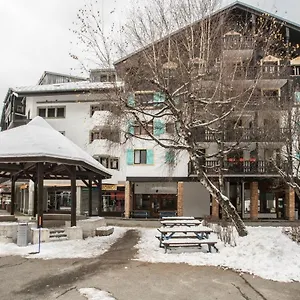 Petit Dru - Mezzanine With Mont Blanc Chamonix